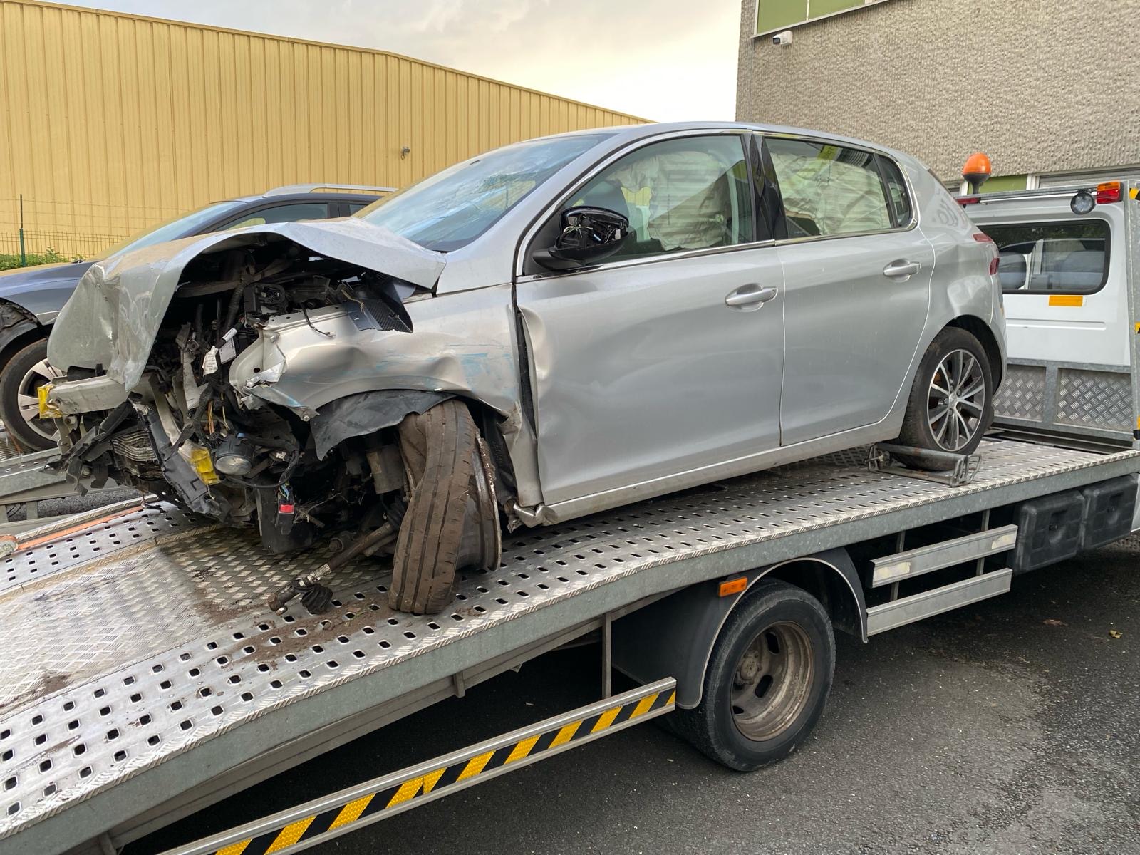 Berline accidentée sur plateau — prise en charge accident Agen